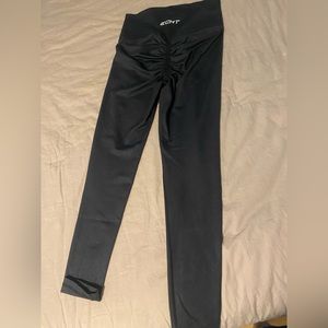ECHT size small black scrunch leggings!